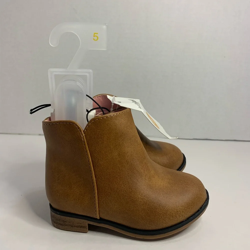 Cat & Jack Girl’s Boots Size 5